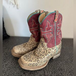 Girls tin haul boots, size one